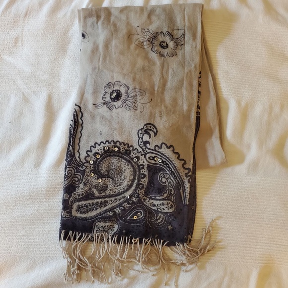 Grey Scarf with Paisley Graphics and Flower Print Graphics - Picture 5 of 6